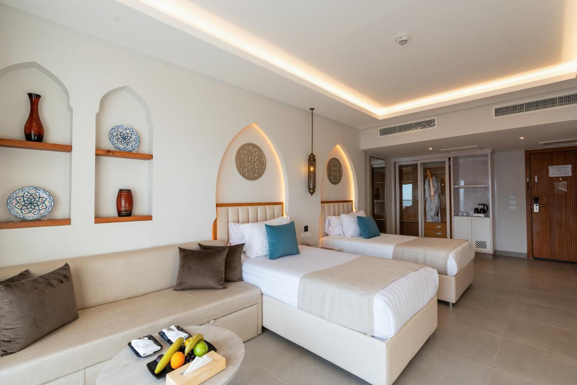 Family Swim-Up Suite,1640373780:JPEG
